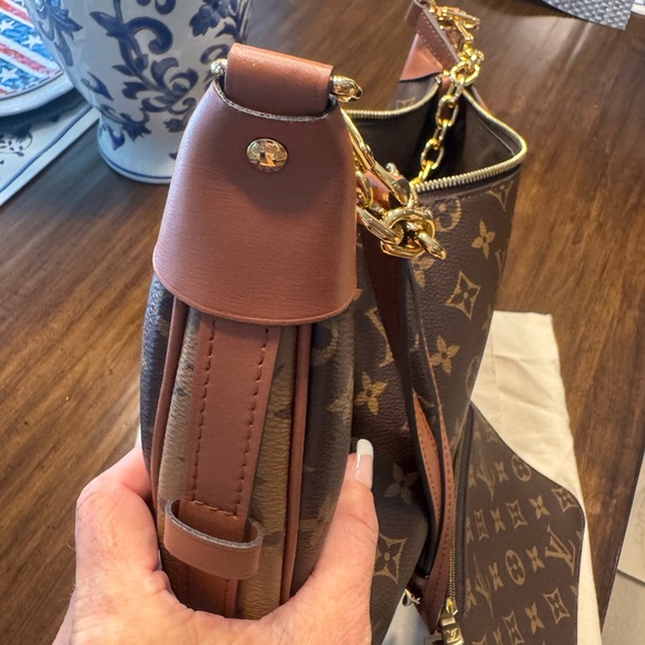 Louis Vuitton Reverse Monogram Loop - Picture 10 of 16